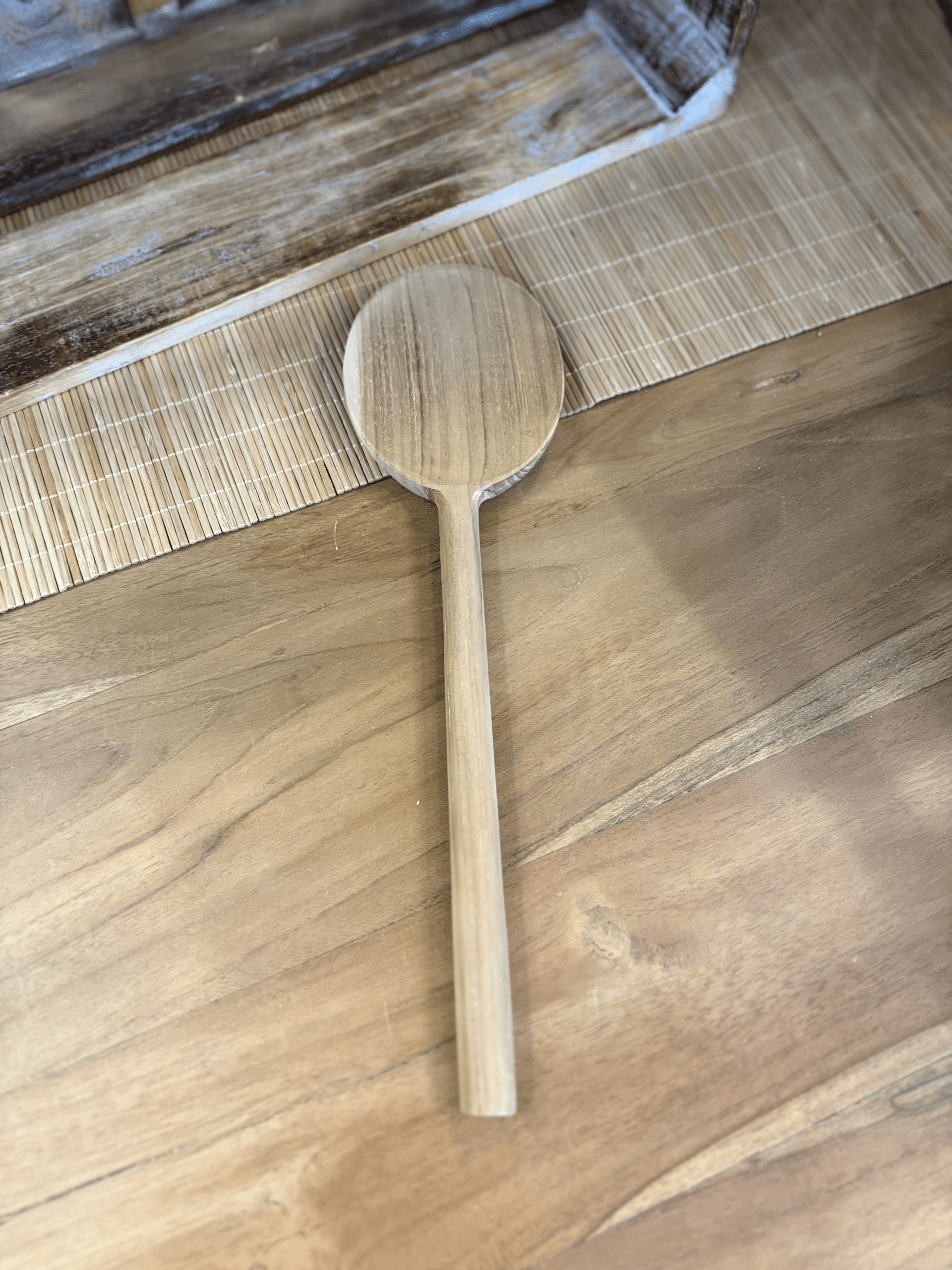 Grande cuillère en bois en teck – ustensile de cuisine artisanal fait main